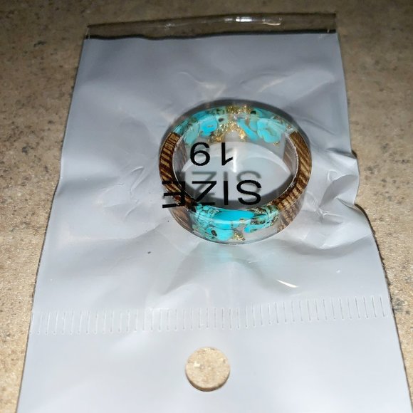 Wood and Resin Ring with Turquoise and Gold Flake - Picture 4 of 10